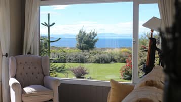 Family House, Bay View | Living area | Flat-screen TV