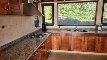 Family House, Bay View | Private kitchen | Electric kettle