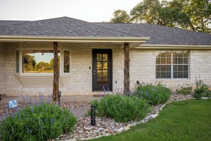 Exterior detail - Private Luxury Getaway | Fire Pit | Near Weddings (Dripping Springs)