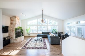 TV, fireplace - Private Luxury Getaway | Fire Pit | Near Weddings (Dripping Springs)
