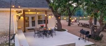 Private Luxury Getaway | Fire Pit | Near Weddings