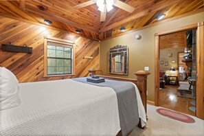 2 bedrooms, desk, iron/ironing board, free WiFi