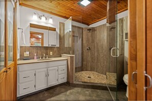 Shower, hair dryer, towels - Gorgeous Luxury Chalet. Huge See-Thru Stone Fireplace. Private, Hot Tub, Wi-Fi. (Campton)