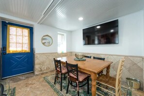 Dining - Hickory St. Lodge @ the square! (Denton)