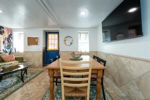 Dining - Hickory St. Lodge @ the square! (Denton)