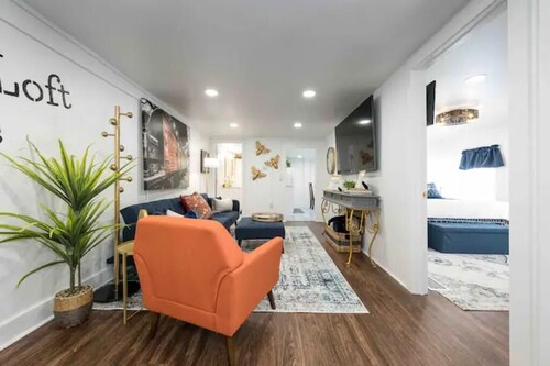 Industrial St. Loft on the square