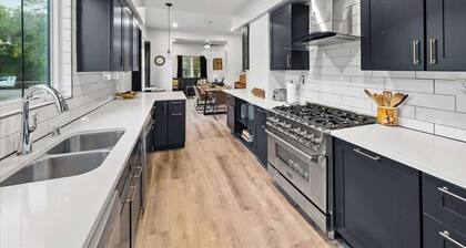 5 Bedroom - Located in Old Town Eagle
