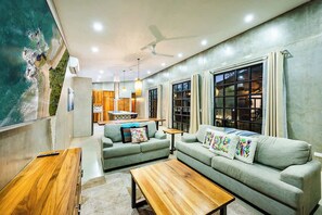 TV - Dos Hijas 6 Bedroom Villa-Steps to the Main Surf Break - (playa grande)
