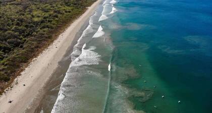 Villa Serenity 2 Bedroom 1 min walk to the beach