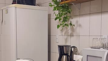 Køleskab, mikrobølgeovn, ovn, kogeplade