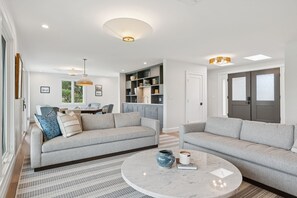 Smart TV, fireplace, books, offices