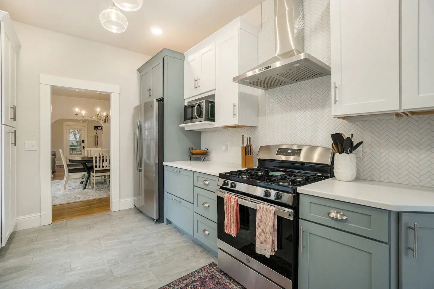 Refrigerador, microondas, horno y parrilla de estufa 