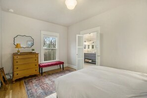2 bedrooms, travel cot, WiFi, bed sheets - Green House on Remington Street (Fort Collins)