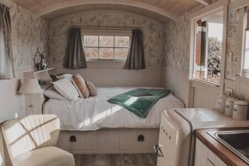 The Shepherds Hut with Farmland Views Fox Glacier