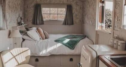 The Shepherds Hut with Farmland Views Fox Glacier