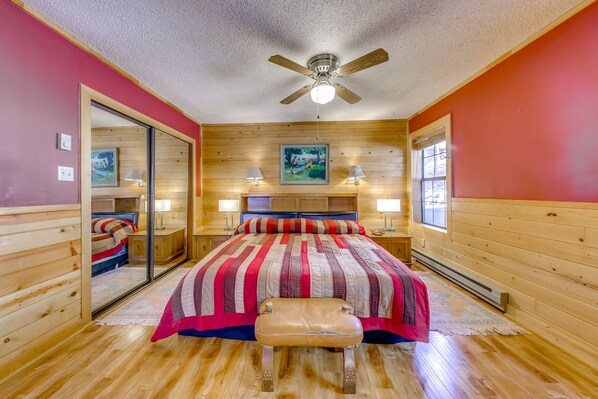 3 عدّة غرف نوم ومكتب وخدمة الإنترنت وملاءات أسرّة