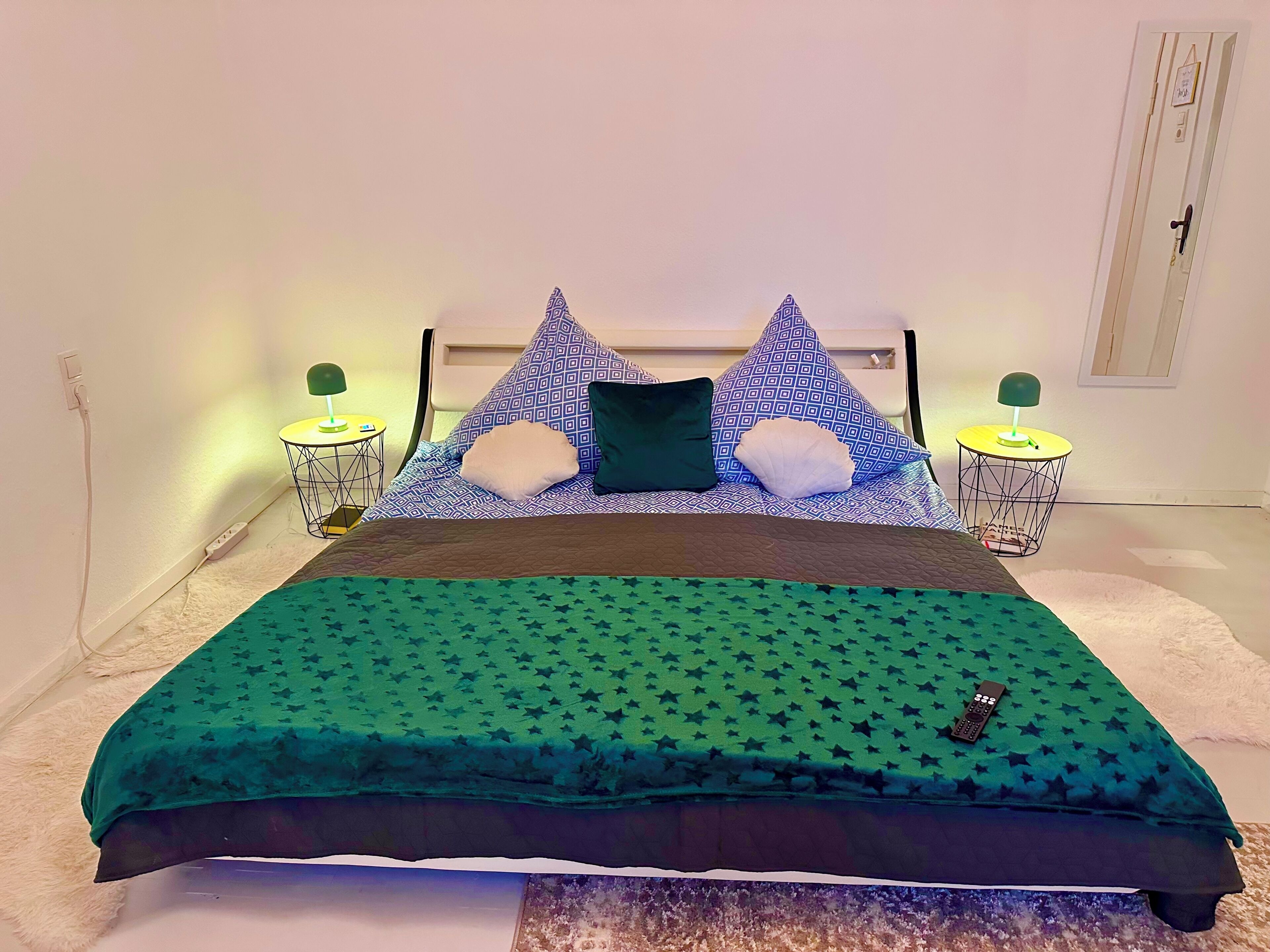 2 Schlafzimmer, Schreibtisch, Bügeleisen/Bügelbrett, Reisekinderbett