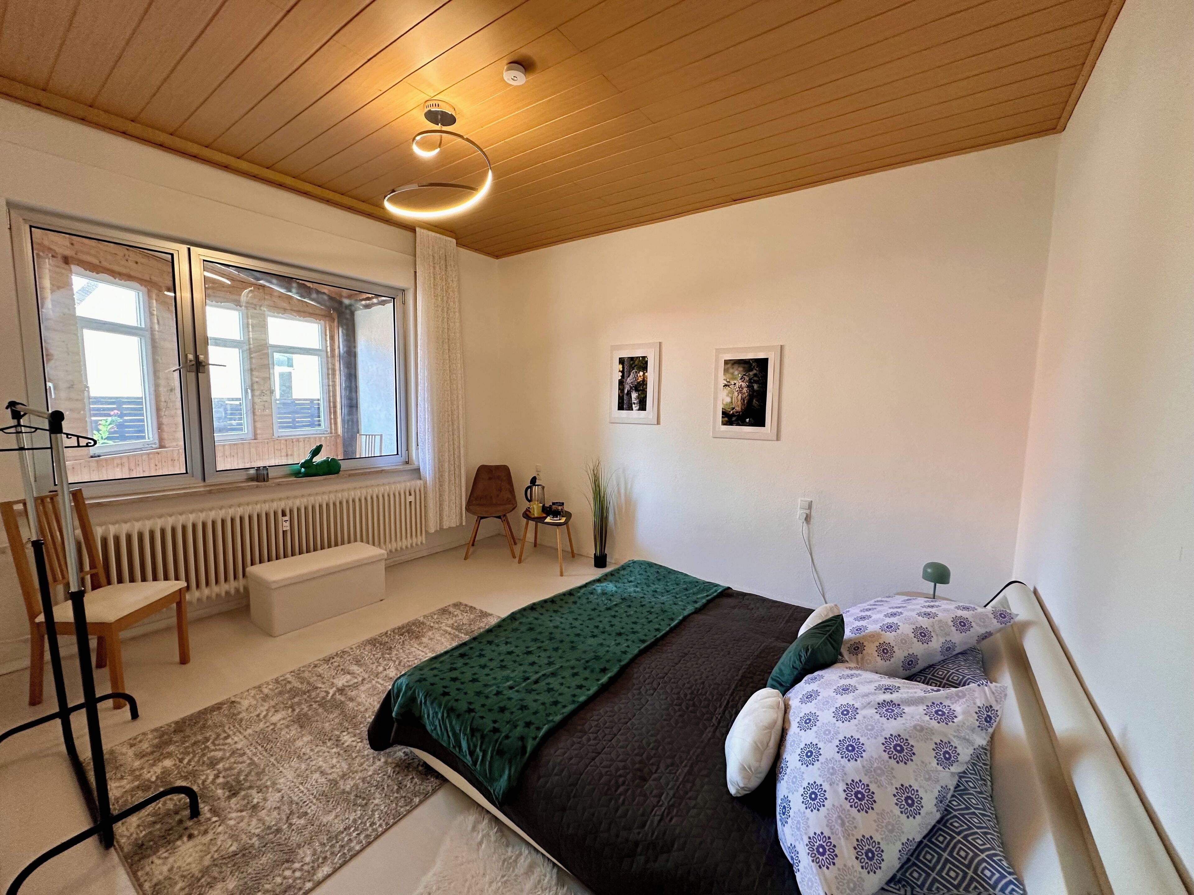 2 bedrooms, desk, iron/ironing board, travel cot