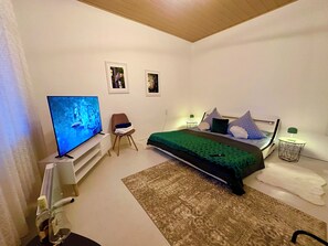 2 bedrooms, desk, iron/ironing board, travel cot