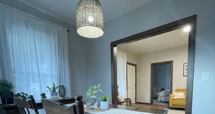 Cozy 2 bedroom house. 1 mile from i77, in Beckley West Virginia.