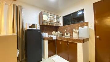 Fridge, microwave, stovetop, electric kettle