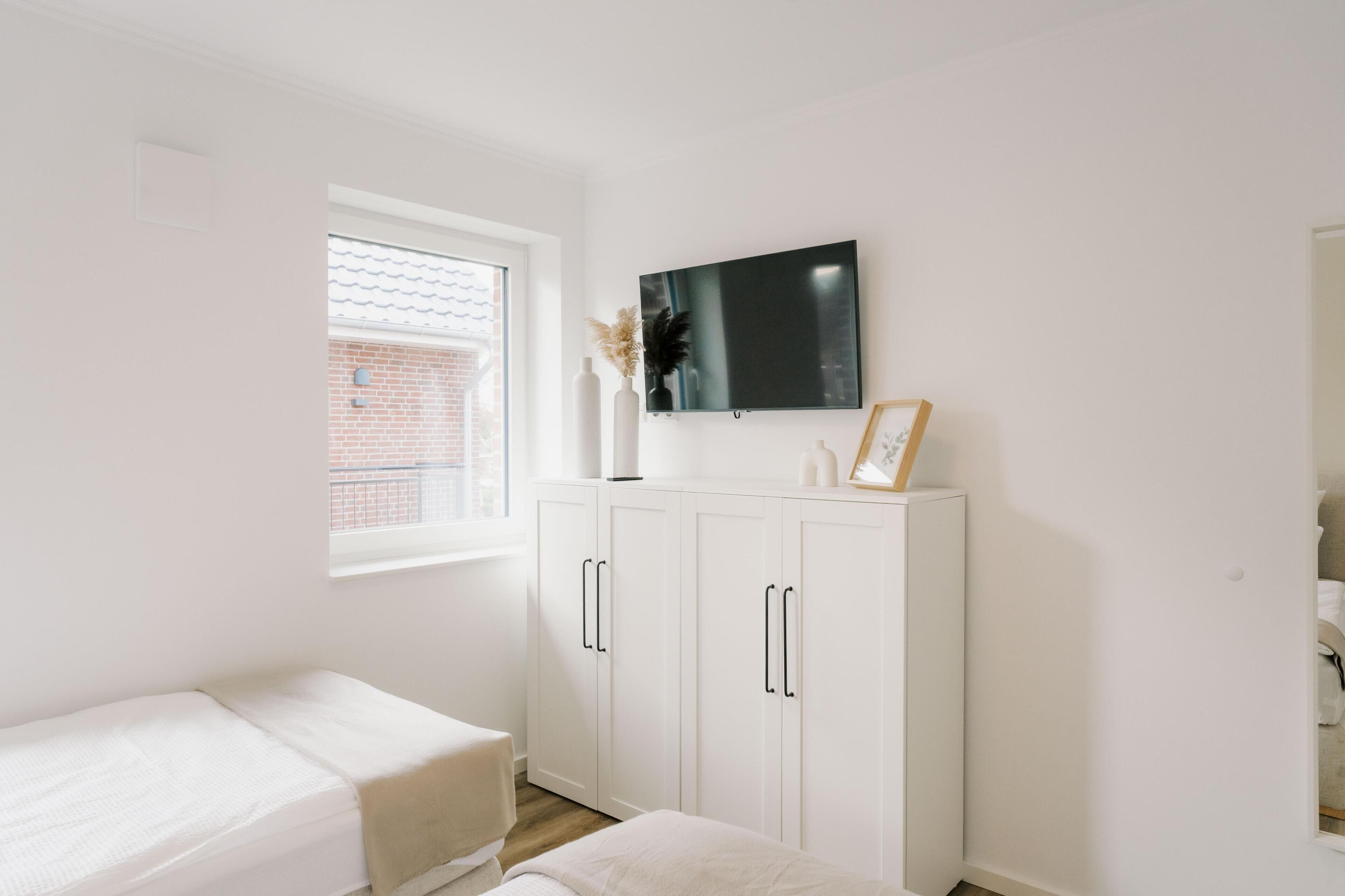 3 bedrooms, iron/ironing board, WiFi (free)