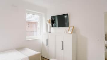 3 bedrooms, iron/ironing board, WiFi (free)