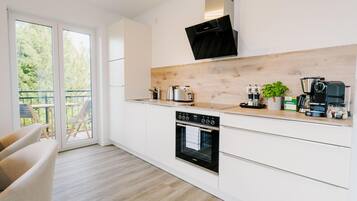 Coffee/tea maker, fridge, microwave, oven