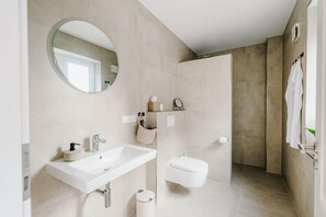 Douche, sèche-cheveux