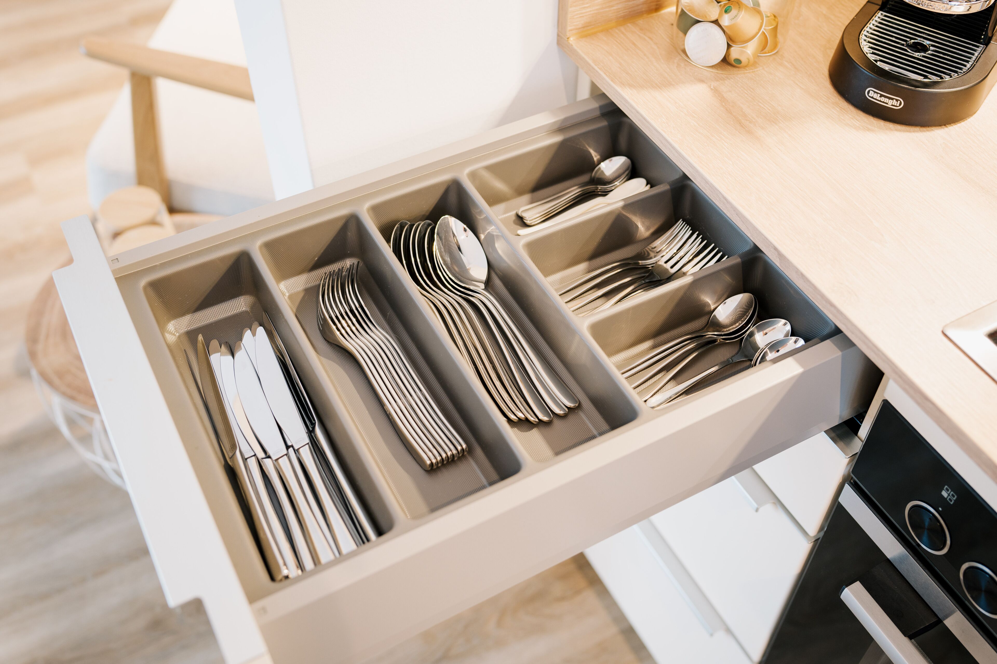 Kjøleskap, mikrobølgeovn, ovn og kokeplater