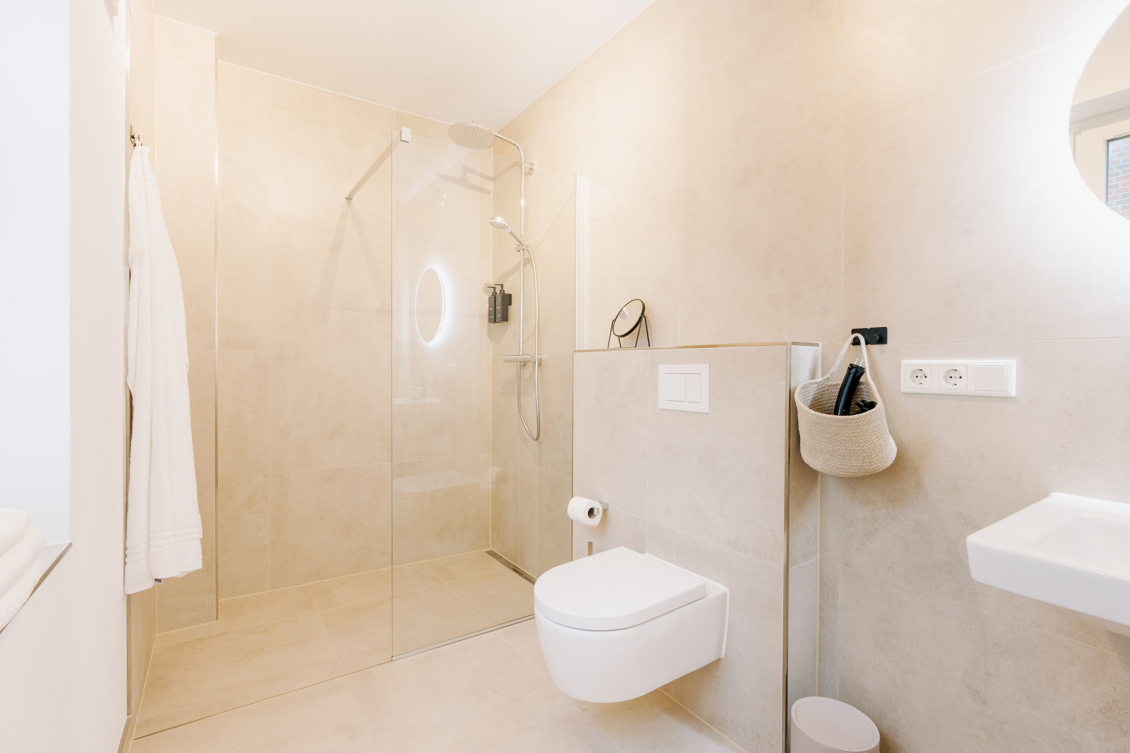 Shower, free toiletries, hair dryer, towels