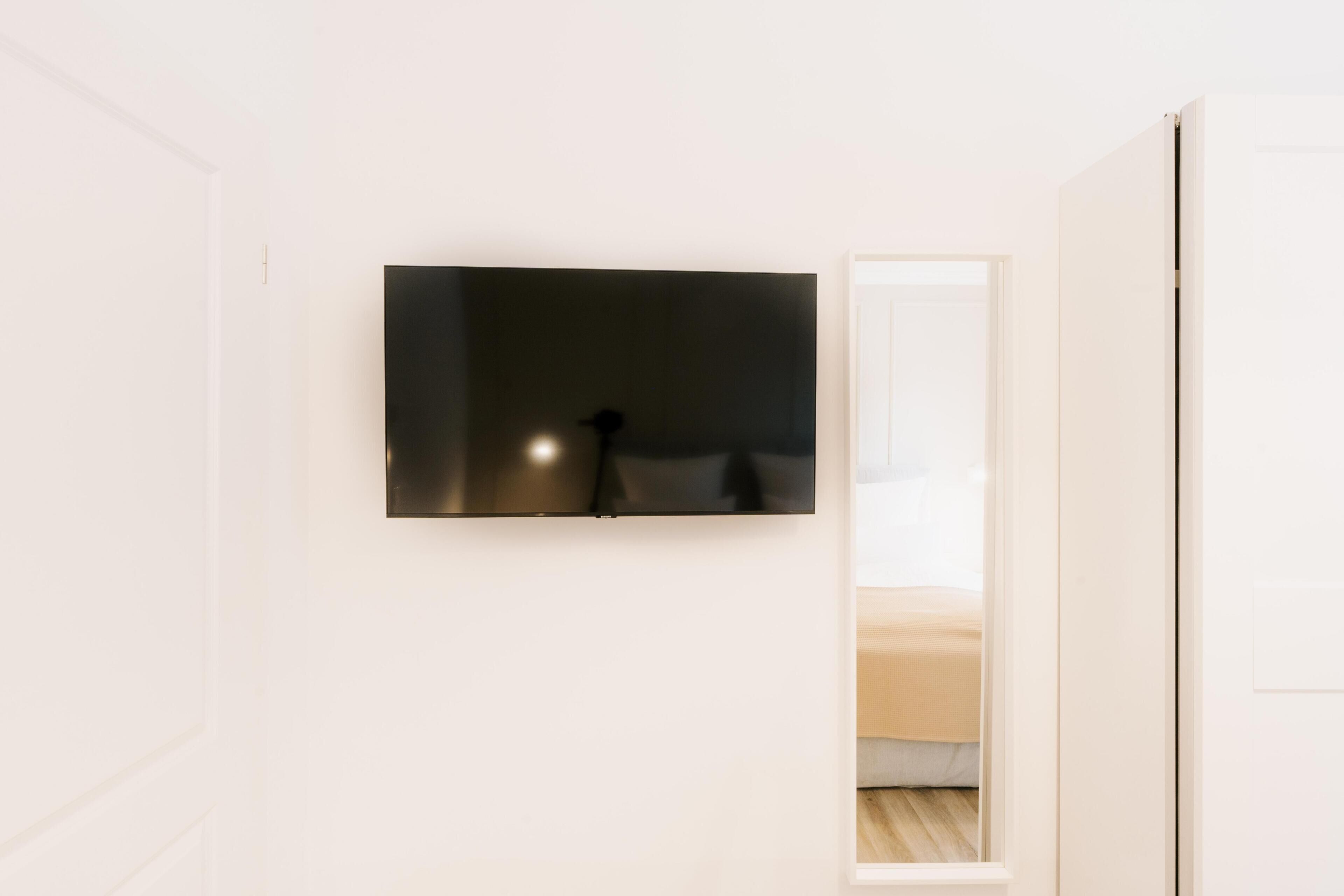 2 bedrooms, iron/ironing board, free WiFi