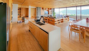 Signature House | Private kitchen | Full-sized fridge, microwave, oven, stovetop - Sisú Fractional by Capitalia (Valle de Bravo)