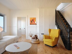 Smart TV, DVD player, books, stereo - Fully renovated house with ocean and sunset views (Bassin)