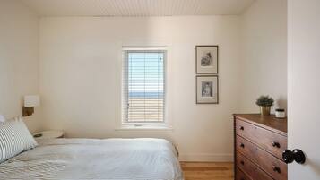 5 bedrooms, iron/ironing board, travel crib, free WiFi