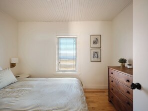 5 bedrooms, iron/ironing board, travel cot, free WiFi - Fully renovated house with ocean and sunset views (Bassin)