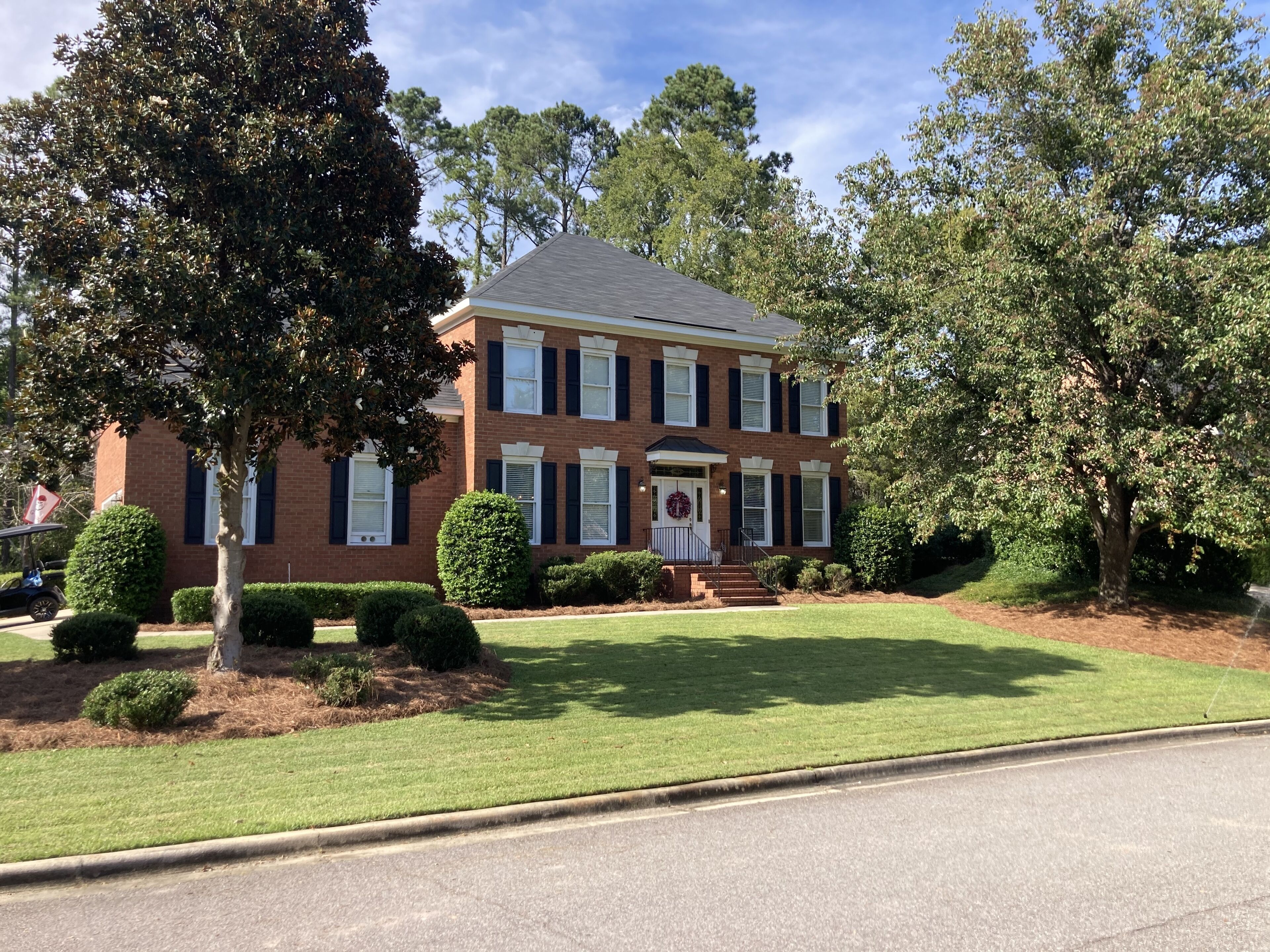 Updated and clean Masters rental in a gated, golf community