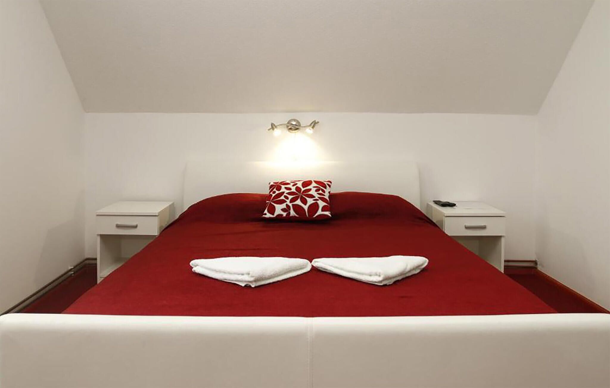 4 slaapkamers, een strijkplank/strijkijzer, reisbedje, gratis wifi