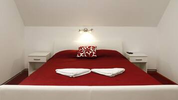 4 slaapkamers, een strijkplank/strijkijzer, reisbedje, gratis wifi