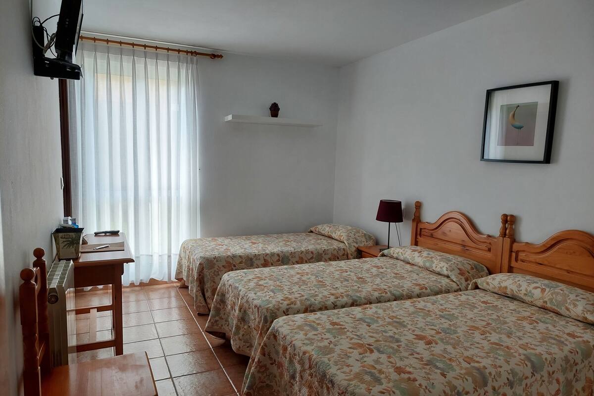 Basic Triple Room | Free WiFi, bed sheets