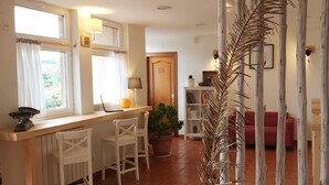 Unclassified image, 4 of 28, button