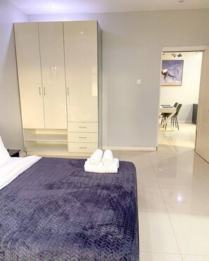 Business Room | In-room safe, free WiFi - Pearl Court Residence & Hotels (Lagos)