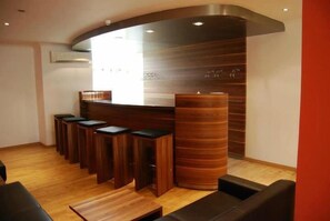 Bar (on property) - Pearl Court Residence & Hotels (Lagos)