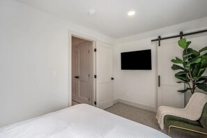 2 bedrooms, iron/ironing board, travel cot, WiFi