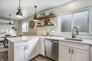 Frigorífic, forn, placa de cuina i rentaplats