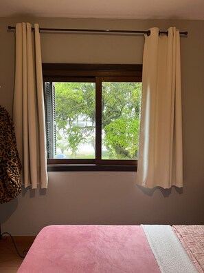 2 bedrooms, iron/ironing board, WiFi, bed sheets - Studios Aconchegantes com Bela Vista Para o mar e Próximo de Tudo (Gramado)