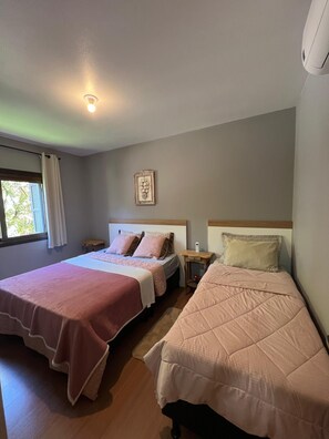 2 bedrooms, iron/ironing board, free WiFi, bed sheets