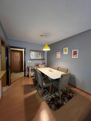 Dining - Studios Aconchegantes com Bela Vista Para o mar e Próximo de Tudo (Gramado)