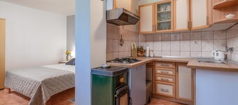 Lovely home in Valbandon with kitchen