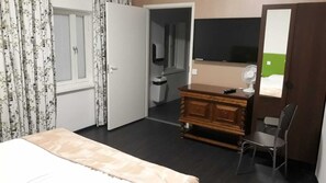 Basic-Doppelzimmer | Individuell dekoriert, individuell eingerichtet, Schreibtisch